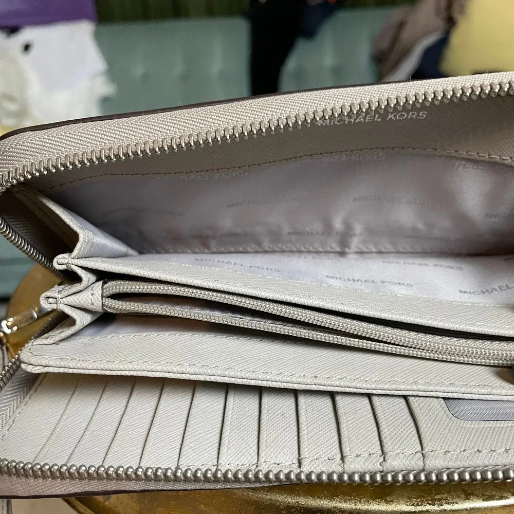 Michael Kors Jet Set Large Saffiano Leather Wallet